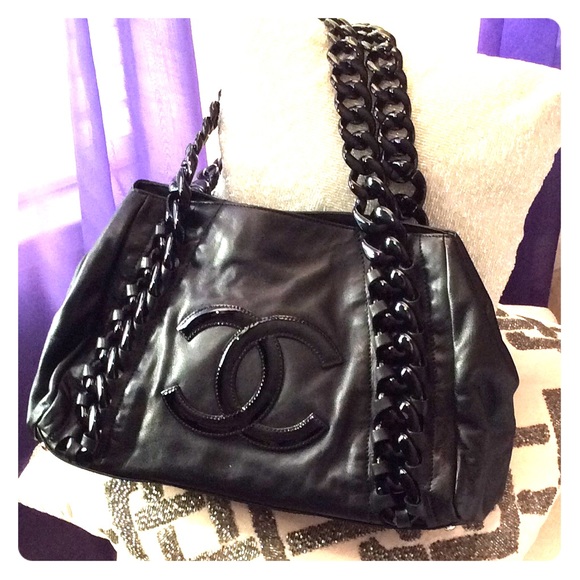 chanel modern chain tote